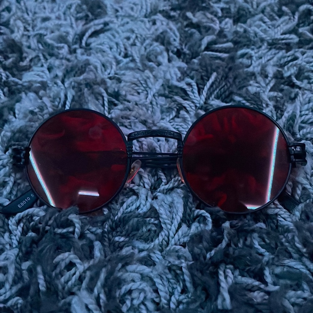 Red Lens Round Glasses